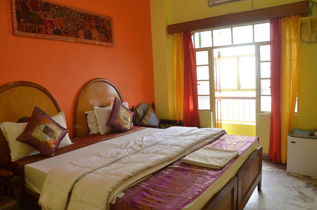 Puja Guest House Varanasi Exterior photo
